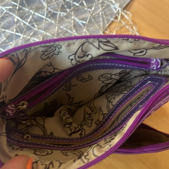 NWOT purple crossbody with butterfly accent. - Picture 7 of 10